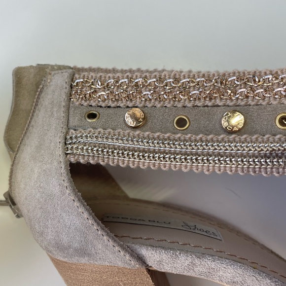 Tosca Blu suede heels. - Picture 5 of 5